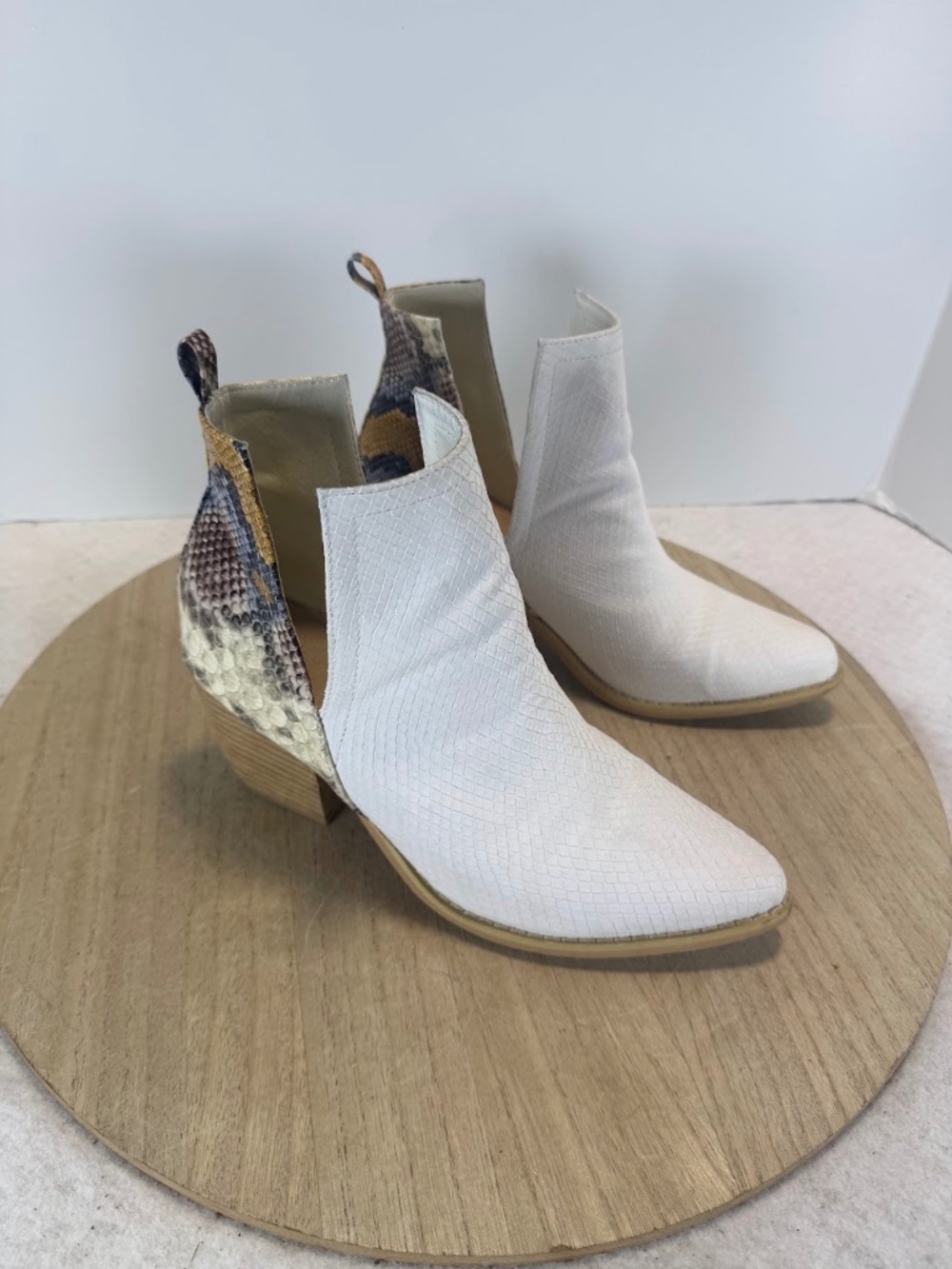 Arider Girl Womens Size 9 Ankle Boots White Snakeskin Western Pointed Toe